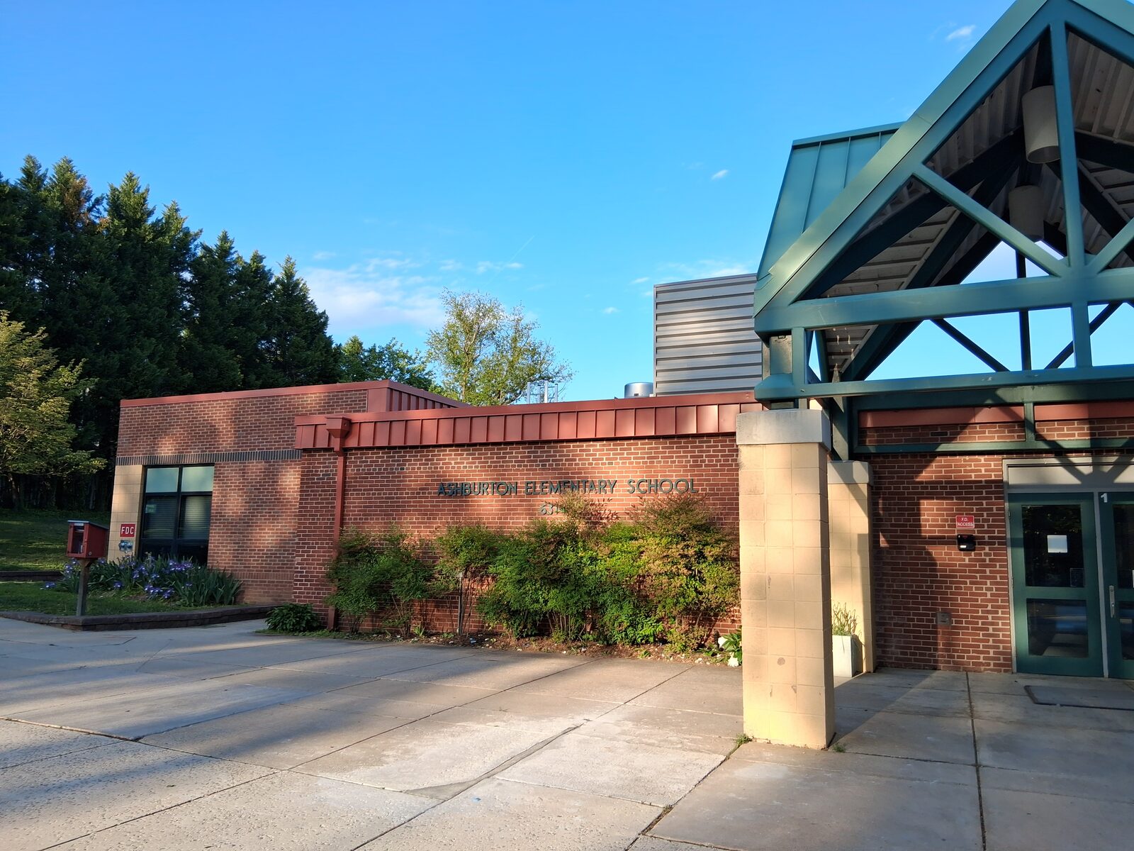 Ashburton Elementary School entrance on Lone Oak Drive