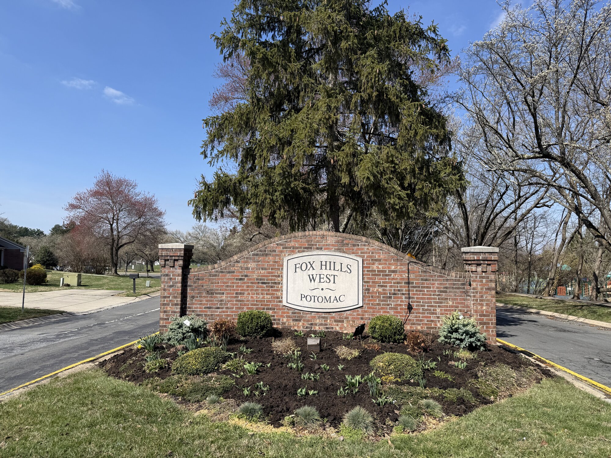 Fox Hills West entrance sign