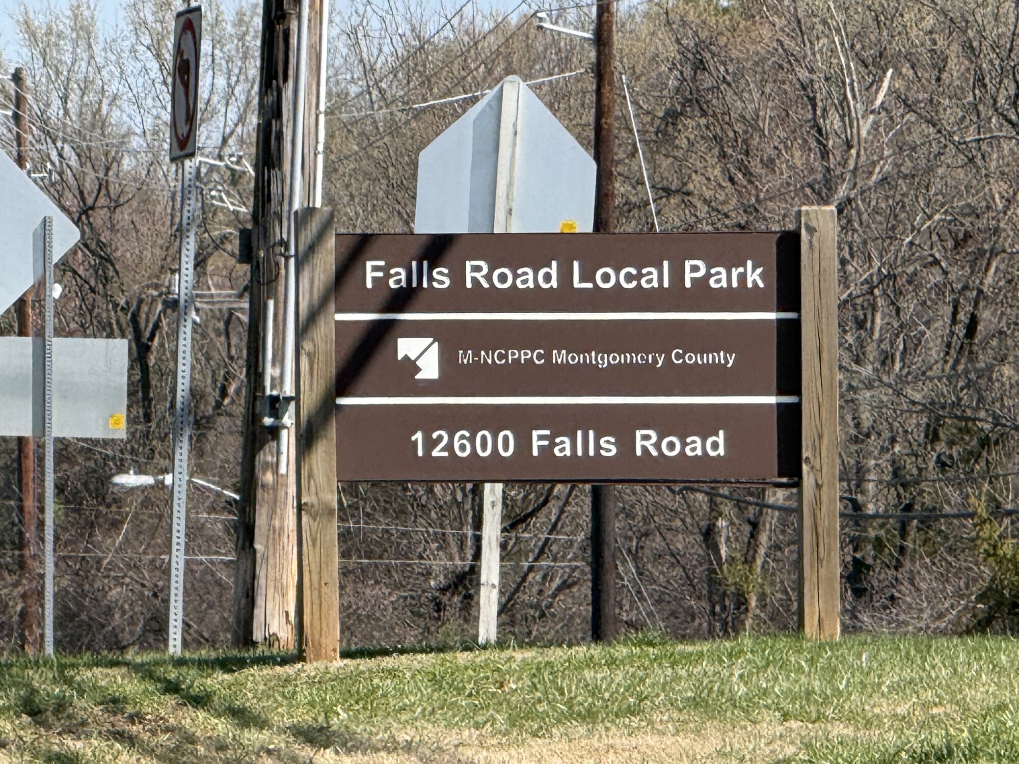 Falls Road Local Park - 12600 Falls Rd