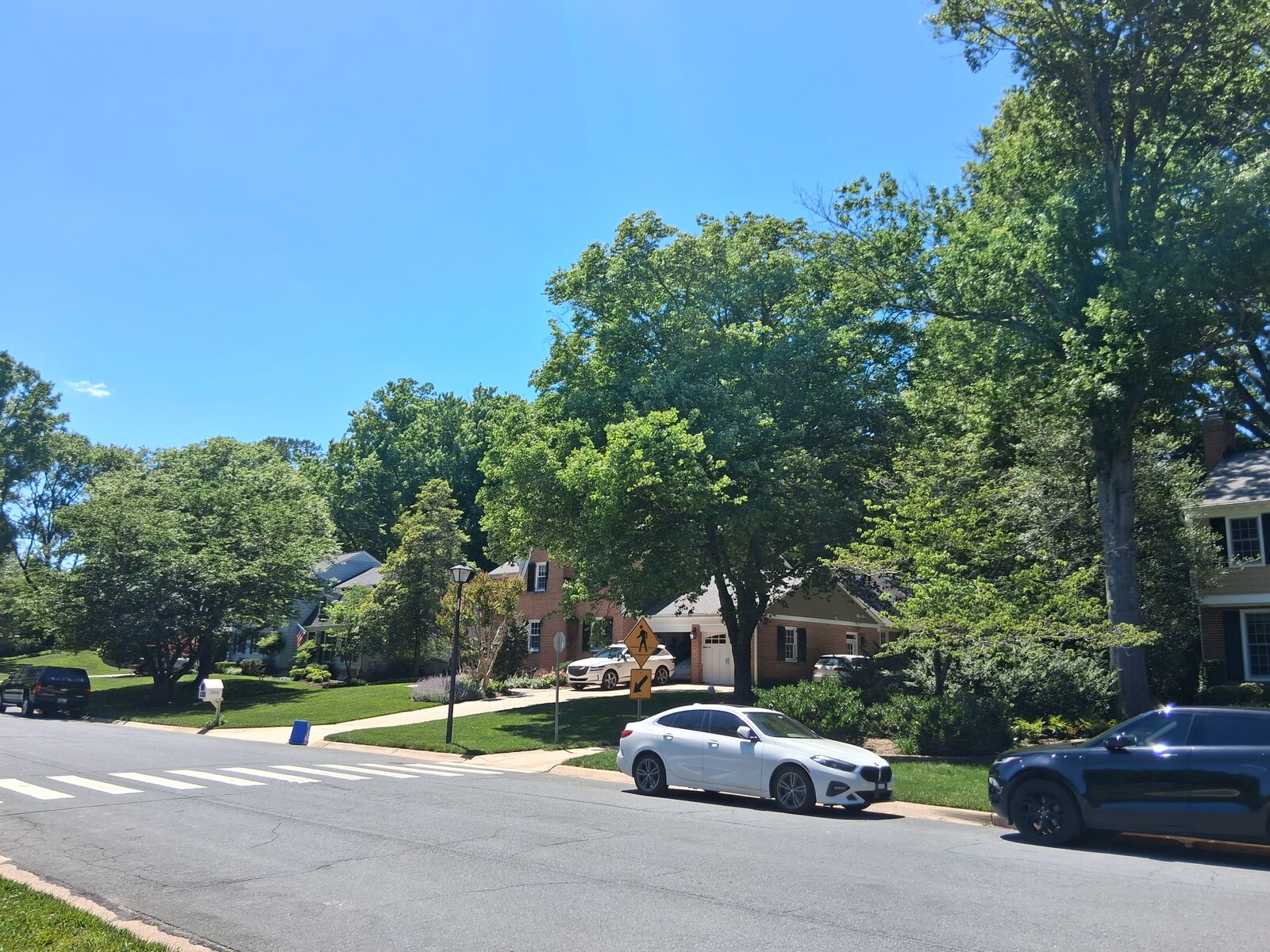 Street corner with colonial homes in River Falls, Potomac