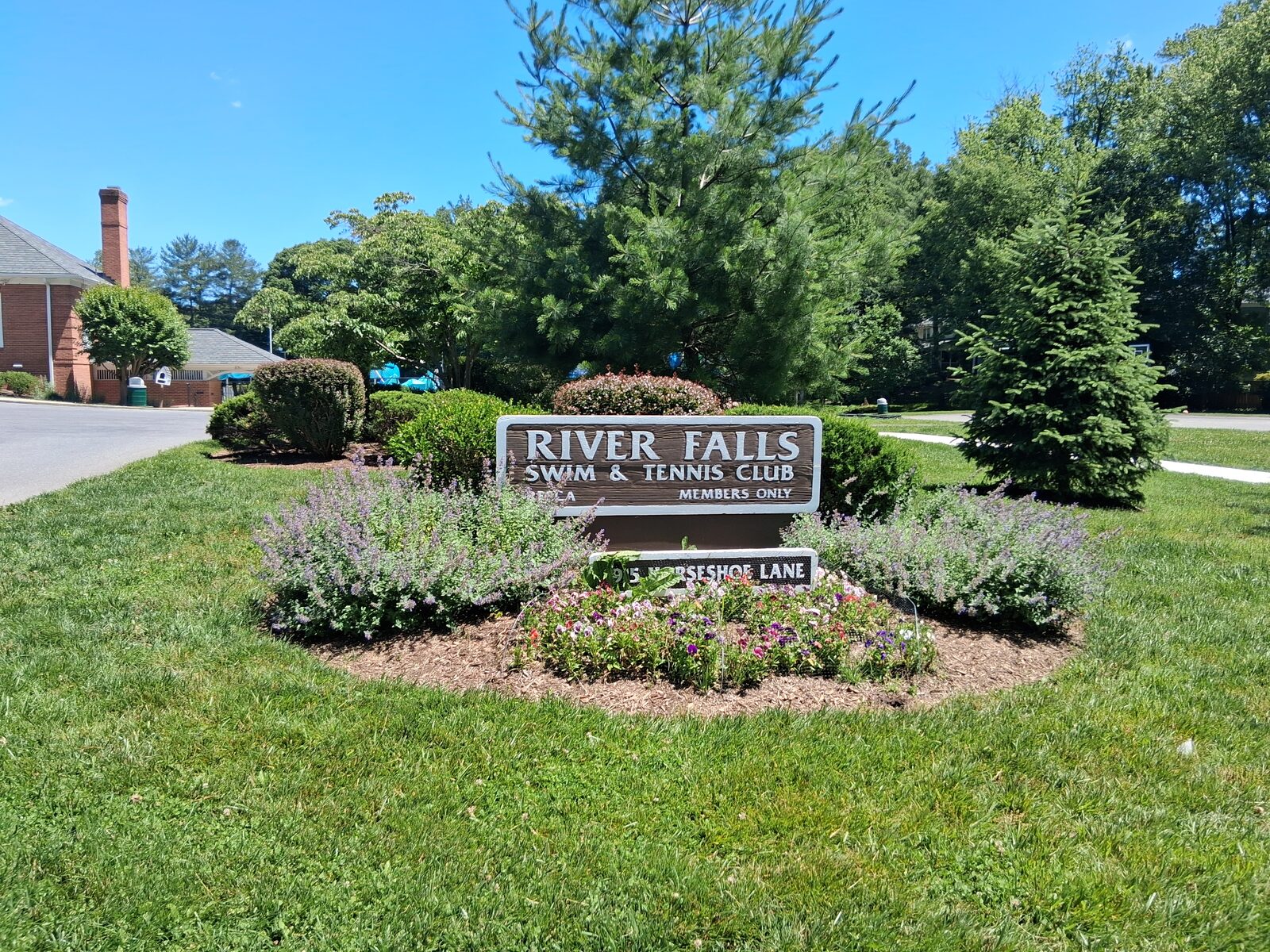 River Falls Swim & Tennis Club sign on Horseshoe Lane in River Falls, Potomac